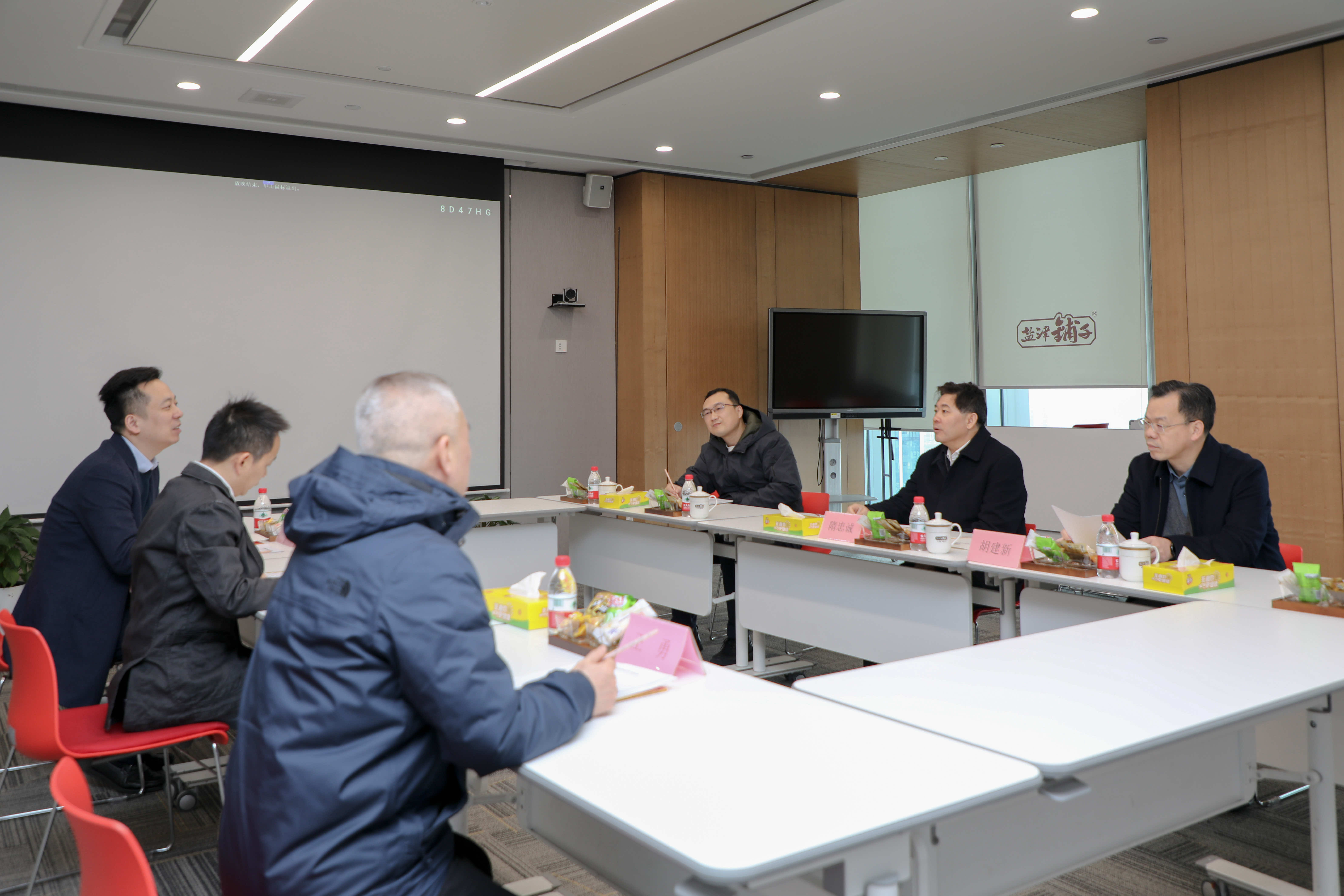 省委統(tǒng)戰(zhàn)部部長隋忠誠一行到鹽津鋪子開展春節(jié)走訪慰問 省委統(tǒng)戰(zhàn)部部長隋忠誠一行到鹽津鋪子開展春節(jié)走訪慰問